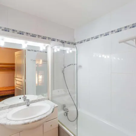 Cabine, Piscine Couverte Et Fitness, Parking, Proche Pistes, Calme, Terrasse Exposee Sud - Fr-1-404-302 * Ла-Монжи